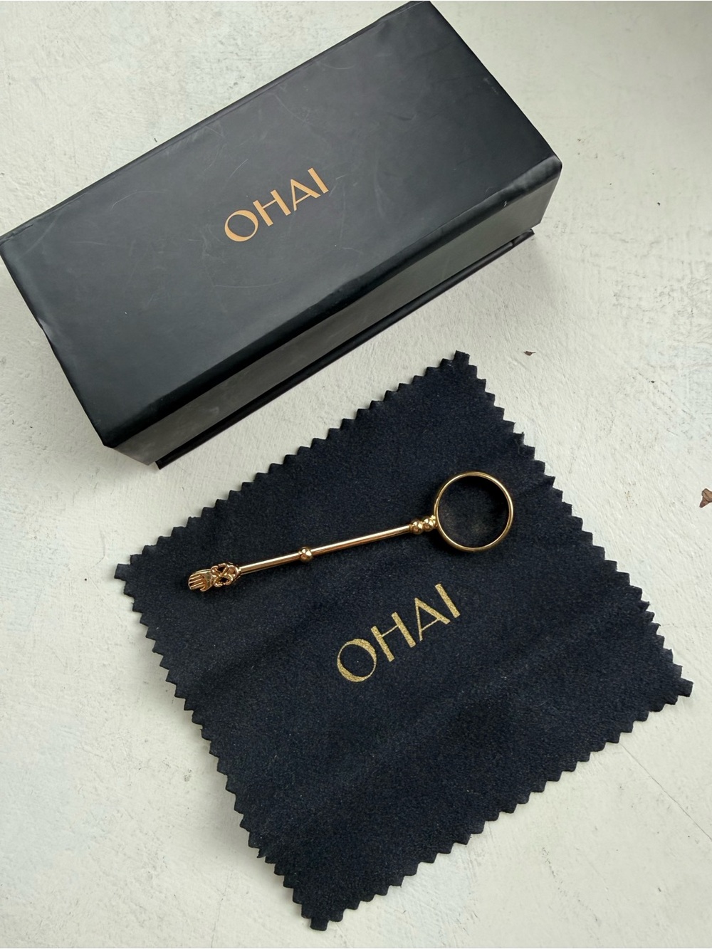 OHAI gold tiny hands holder